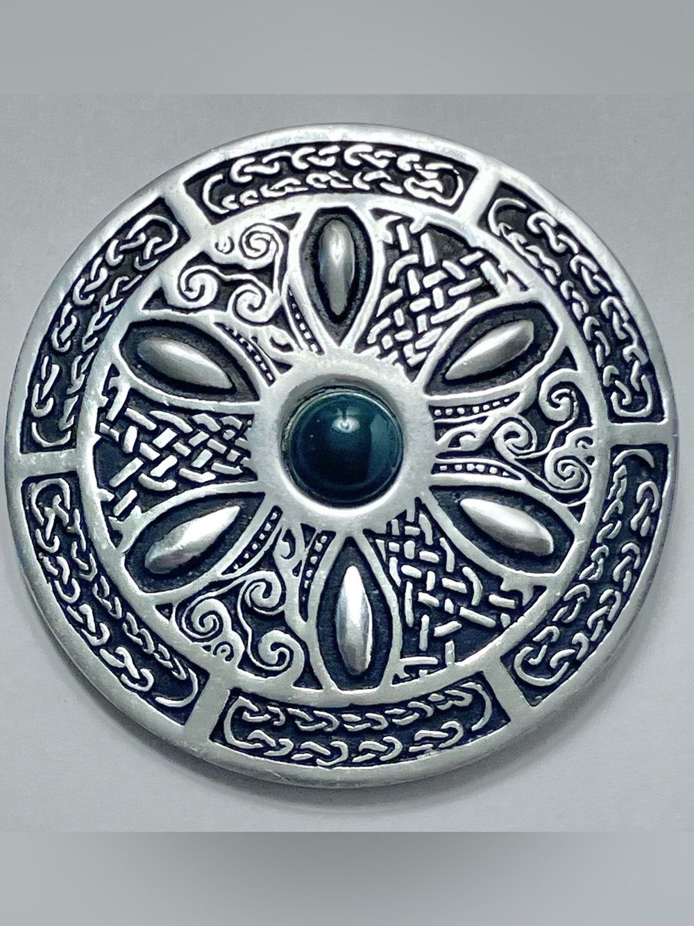 ST. JUSTIN Celtic Mandala PEWTER BROOCH / 1980s England / VINTAGE / 2.25 Inches